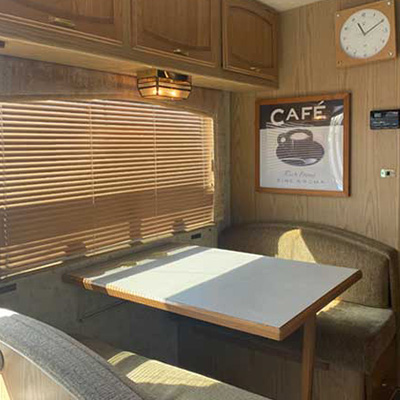 モーターホーム車内イメージ01