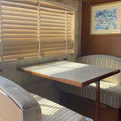 モーターホーム車内イメージ01