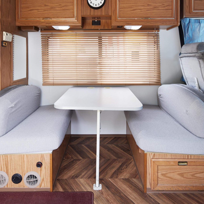 モーターホーム車内イメージ08