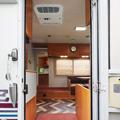 モーターホーム車内イメージ01