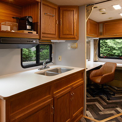 モーターホーム車内イメージ03