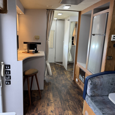 モーターホーム車内イメージ04